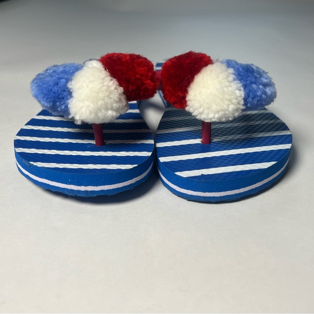 NWOT girls vineyard vines flip flops with Pom poms. Girls size 13. - Picture 4 of 9